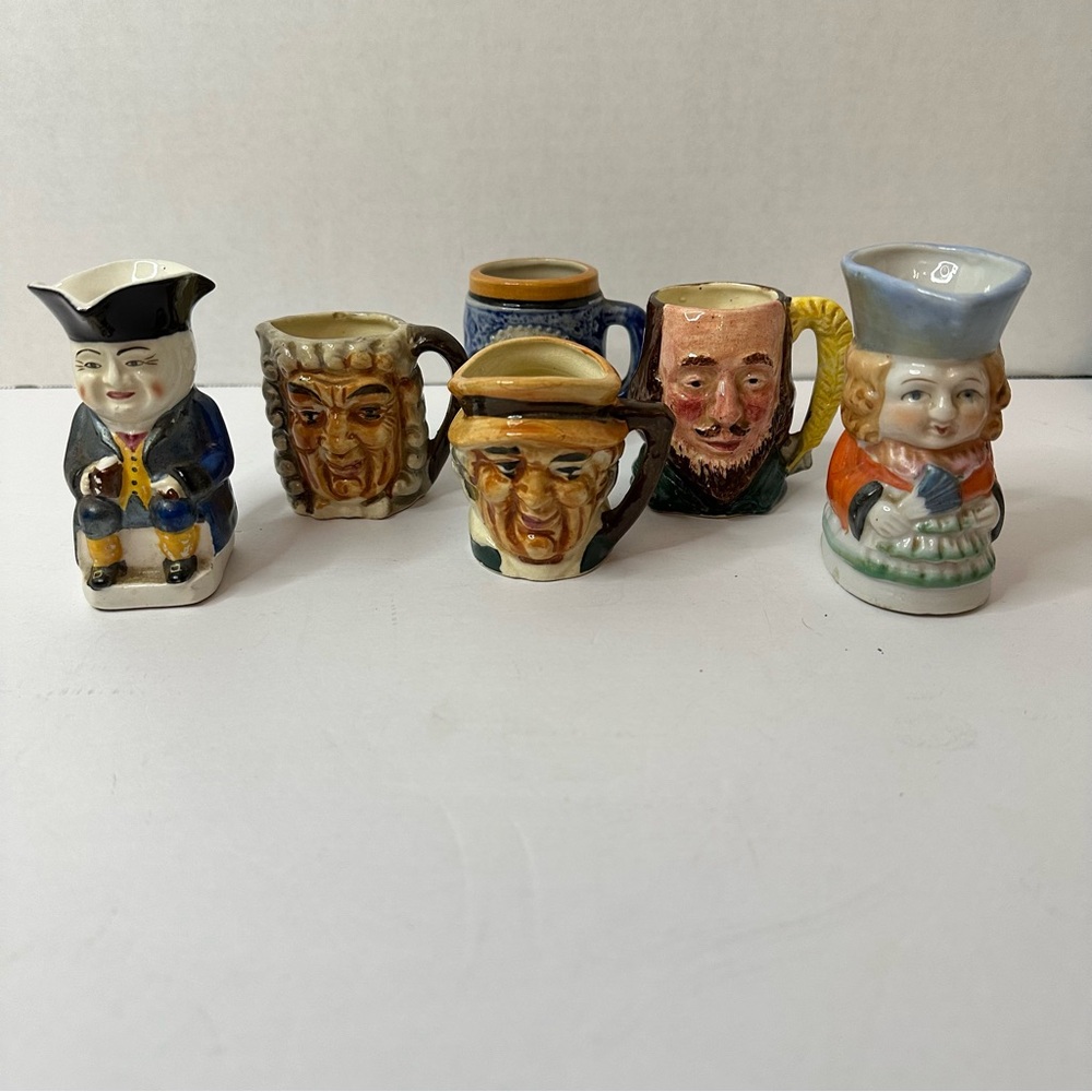 Vintage Character Face Mugs Set
